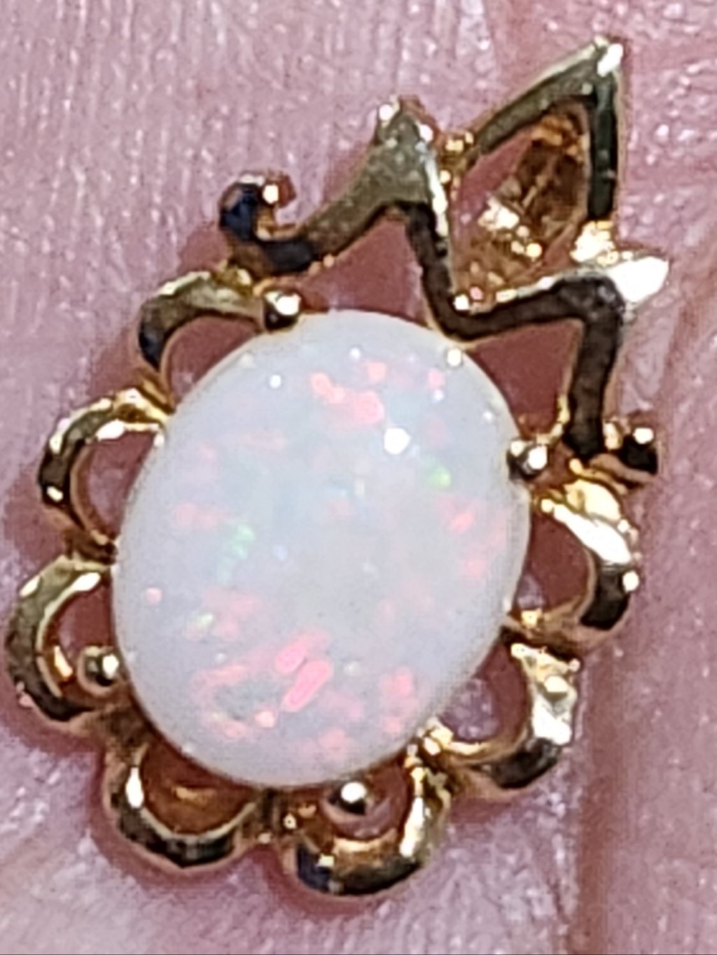 Estate 14k Yg Natural Australian Opal Pendant 1.52 Grams